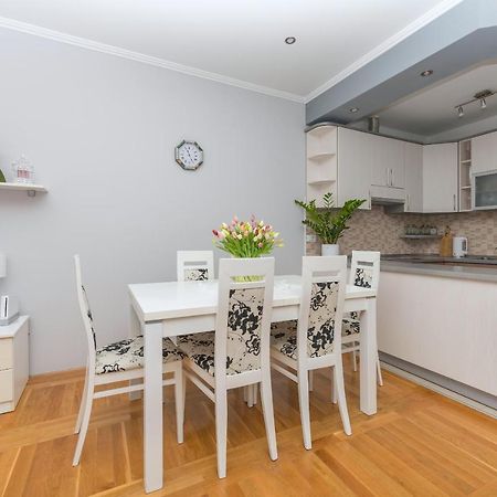 Long Apartment Макарска Экстерьер фото
