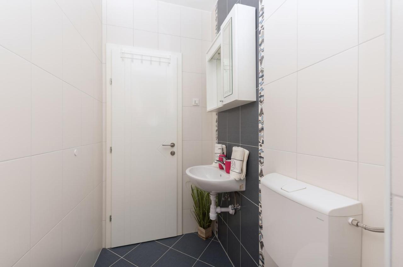Long Apartment Макарска Экстерьер фото