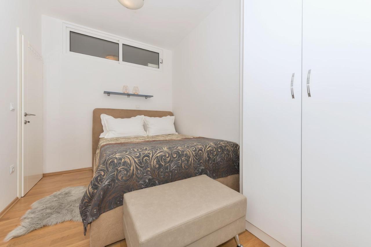Long Apartment Макарска Экстерьер фото