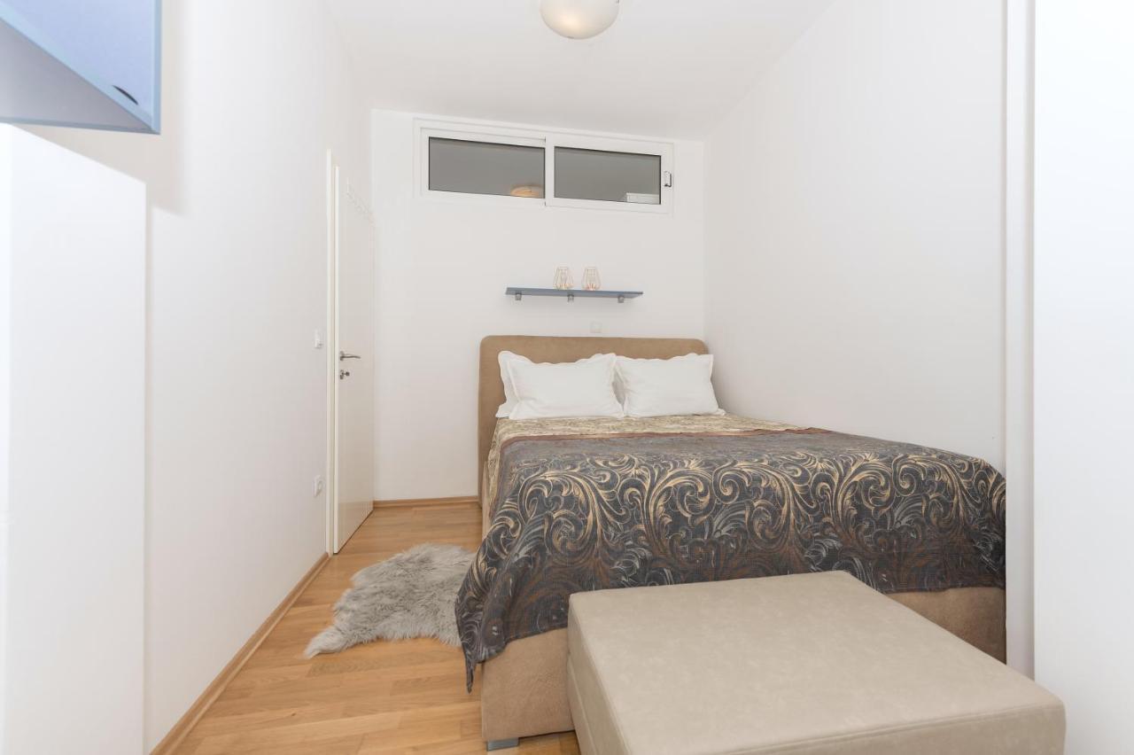 Long Apartment Макарска Экстерьер фото