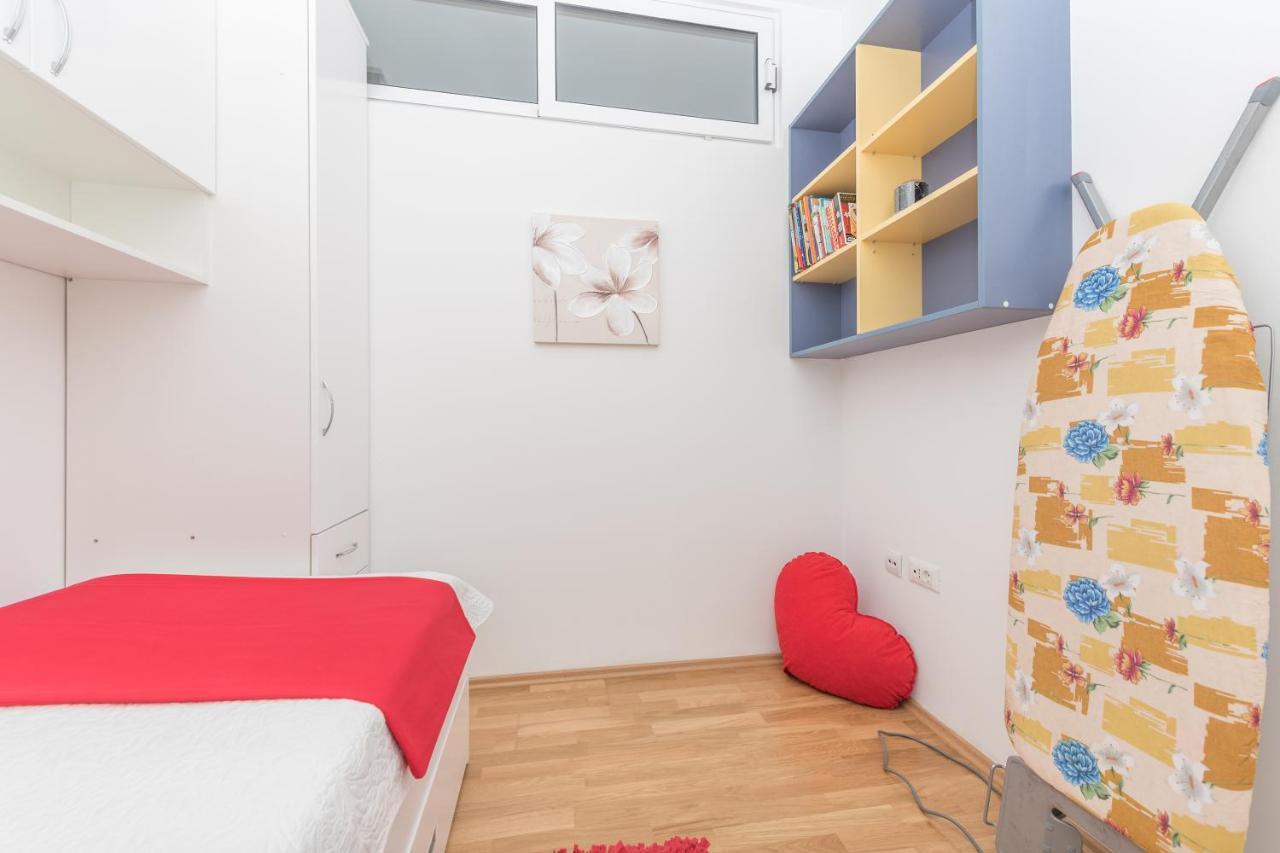 Long Apartment Макарска Экстерьер фото