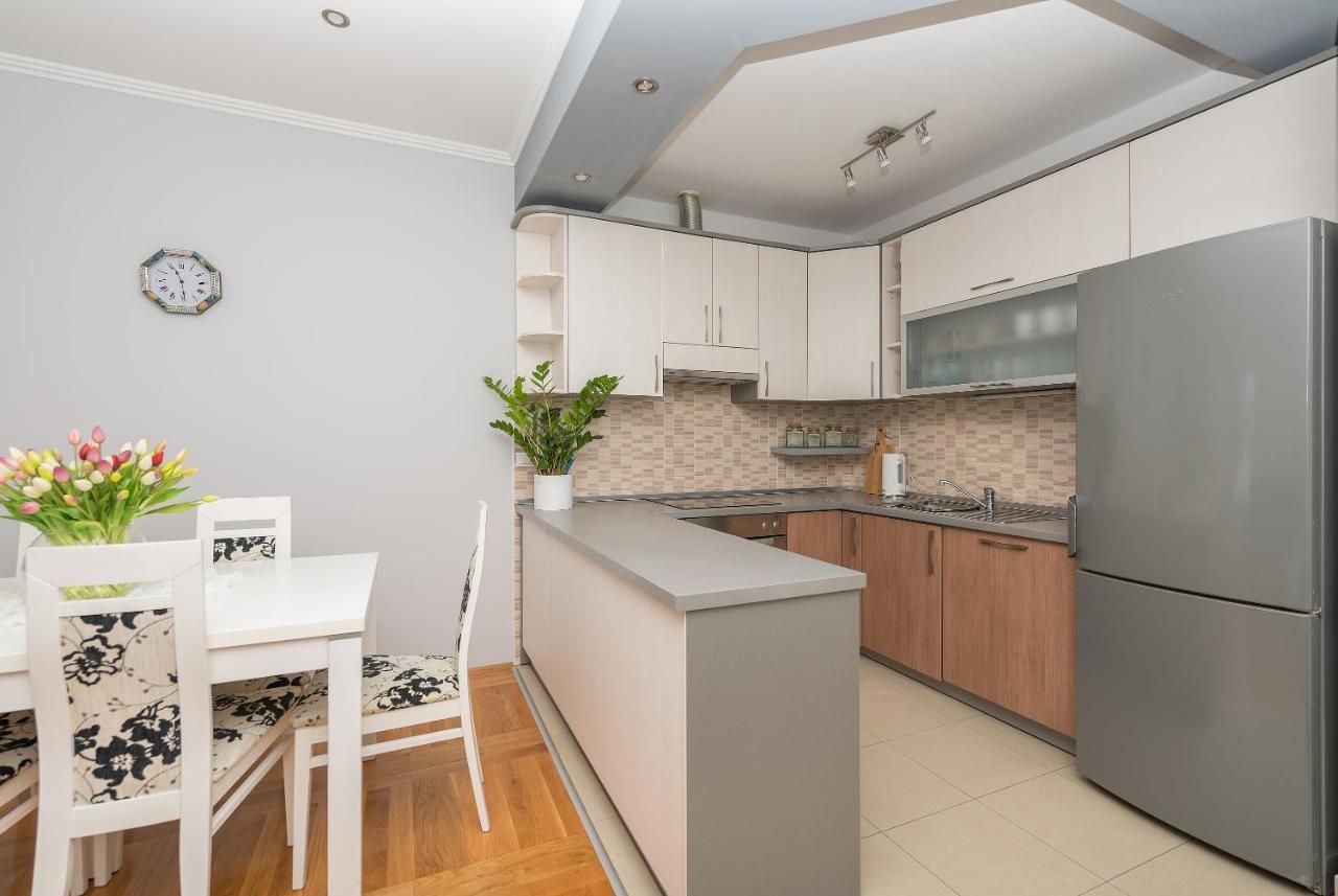 Long Apartment Макарска Экстерьер фото