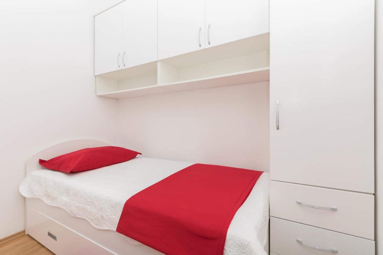 Long Apartment Макарска Экстерьер фото