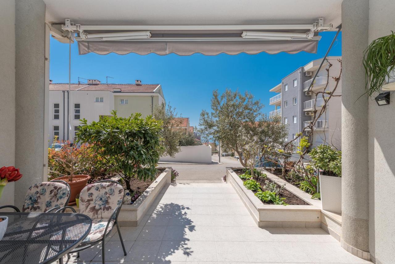 Long Apartment Макарска Экстерьер фото