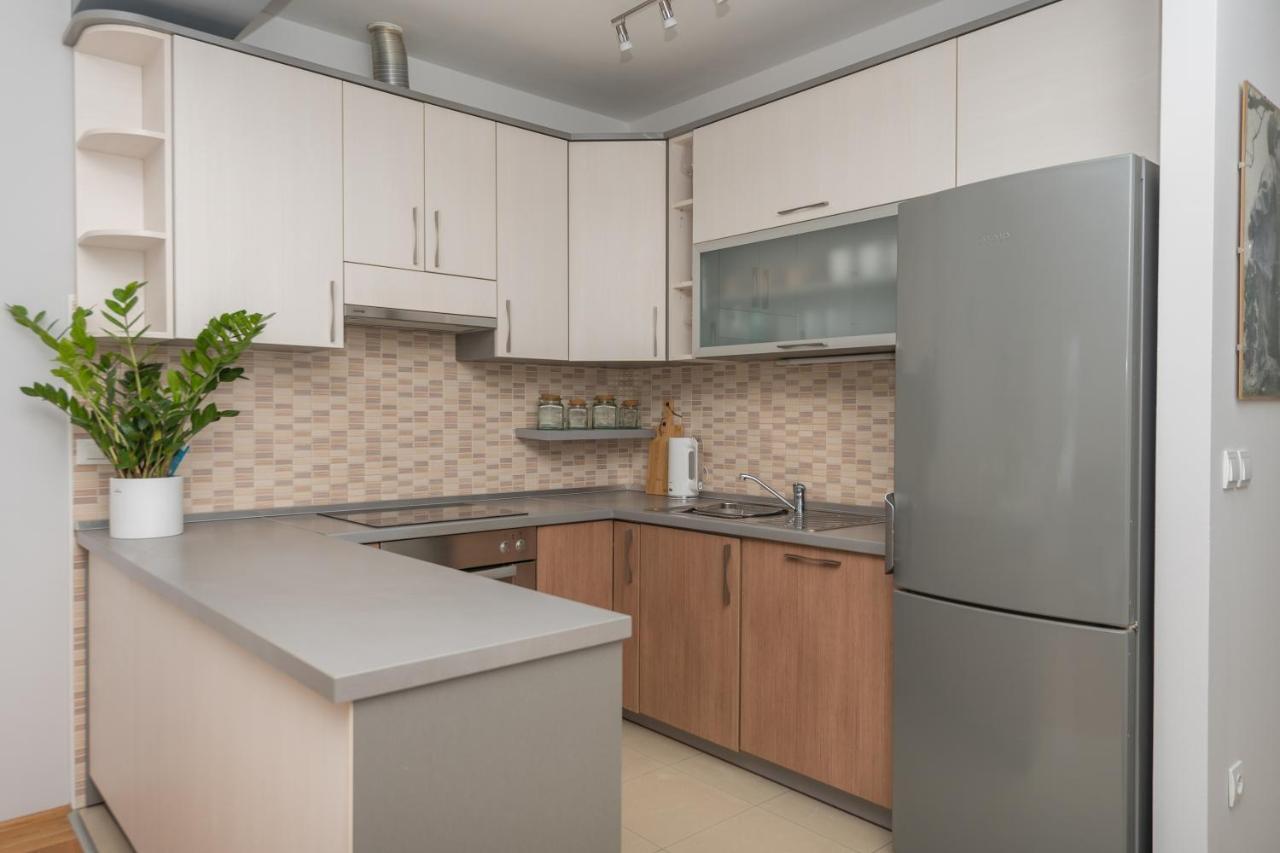 Long Apartment Макарска Экстерьер фото